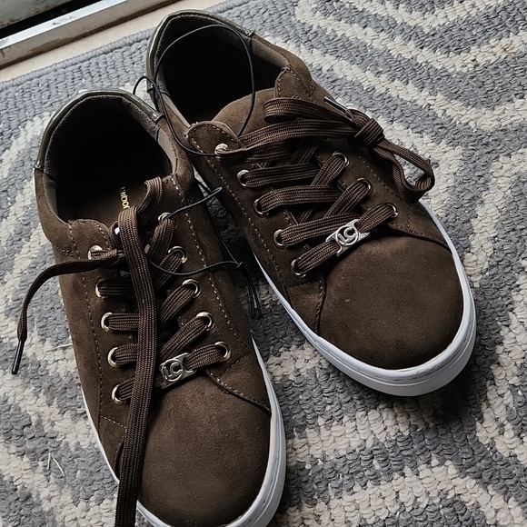 Ladies sneakers - Picture 2 of 3